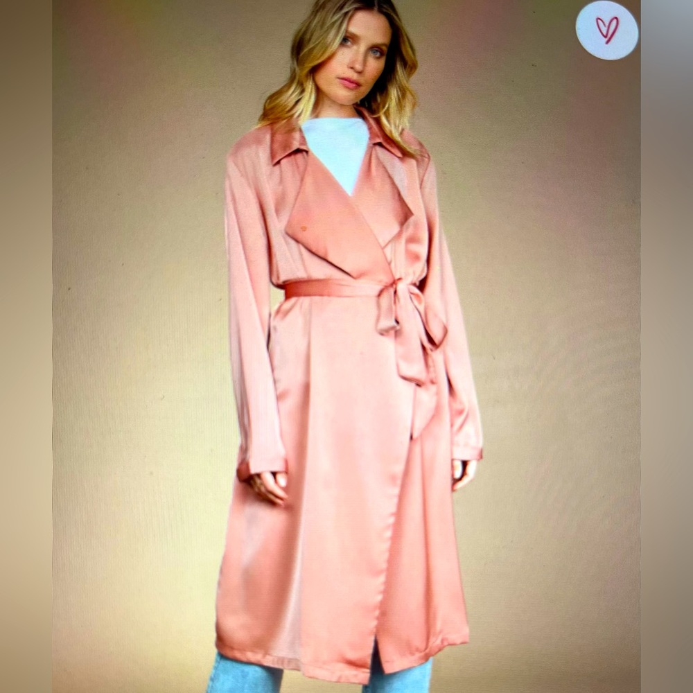 Lulu’s Being Chic Blush Satin Duster, NWT size M